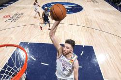 足彩NBA-雷(léi)霆內(nèi)线新星(xīng)切特-霍姆格伦季后赛表现逐渐稳定，攻守兼备！