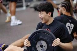 足球彩票-央视直播NBA夏季联赛：开拓者对阵勇士，杨瀚森首秀！