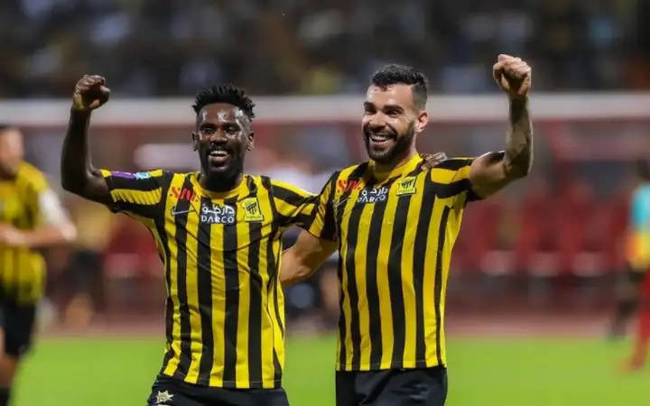 为什么世界足坛会出现球员身价虚高的现象?