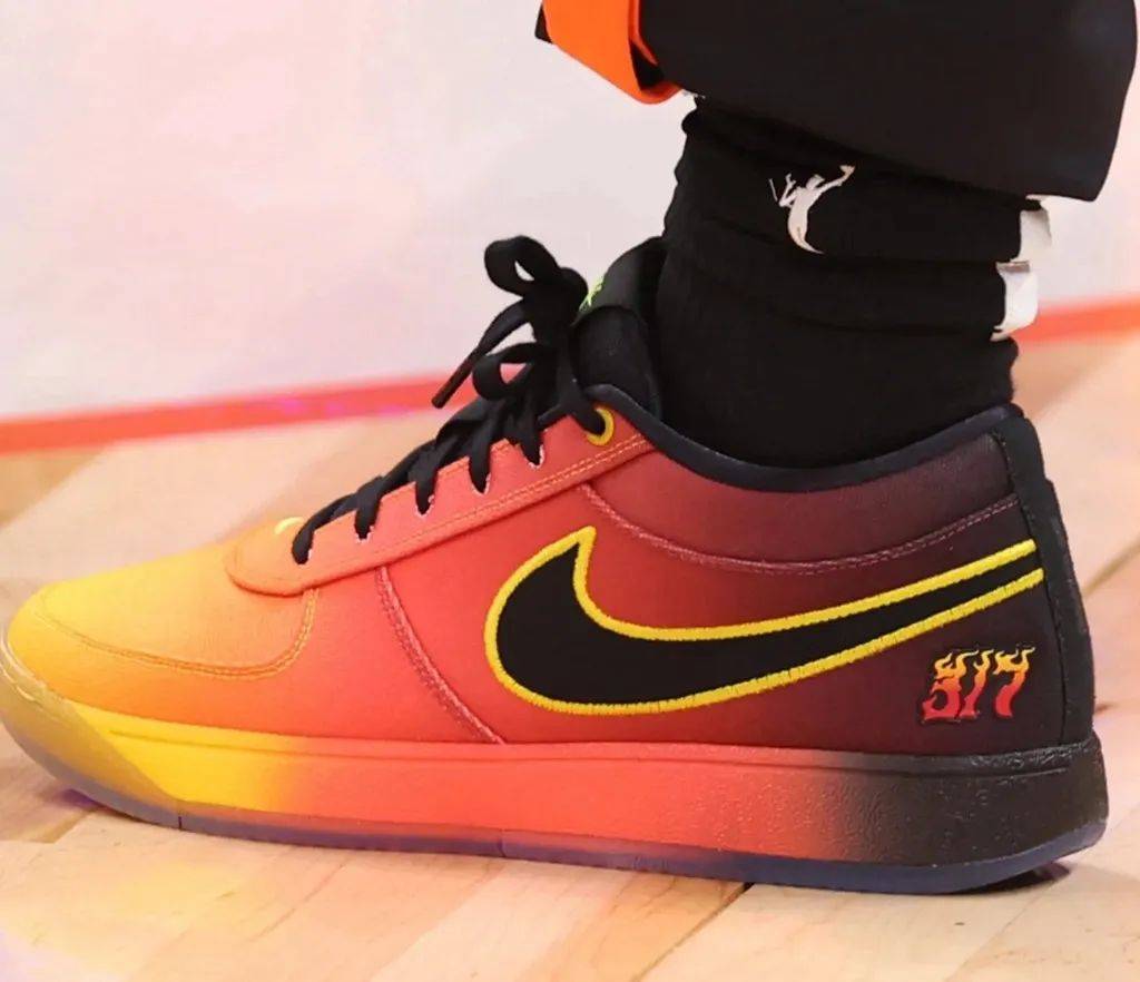 秒杀 NBA?「WNBA 全明星」上脚合集出炉!