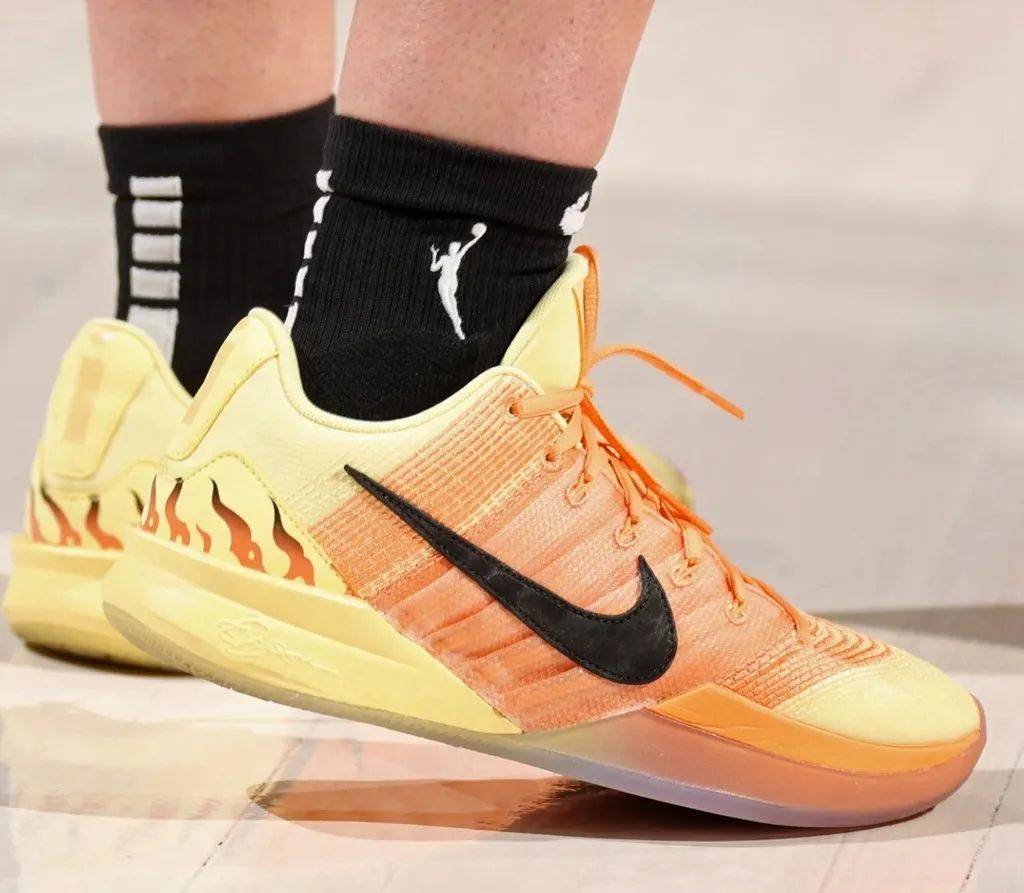 秒杀 NBA?「WNBA 全明星」上脚合集出炉!