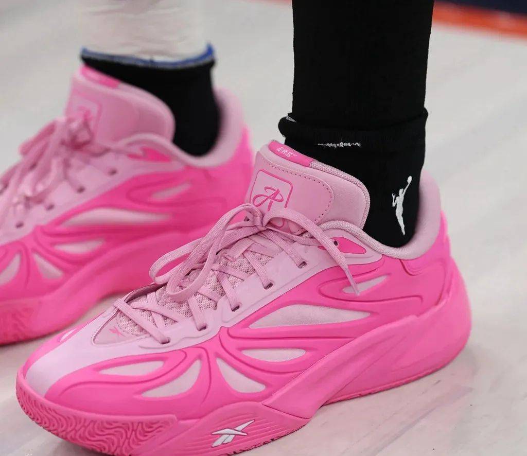 秒杀 NBA?「WNBA 全明星」上脚合集出炉!