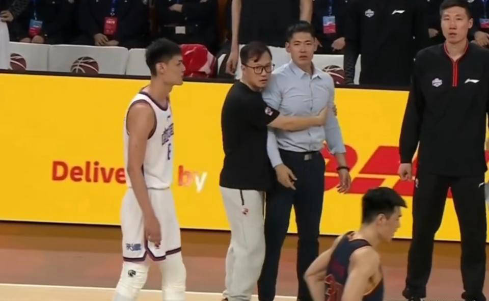 北控签下张庆鹏，目标赛季前八