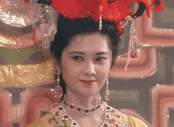 朱琳算不算顶级美女?对比赵丽颖后,答案自见分晓。