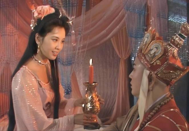 朱琳算不算顶级美女?对比赵丽颖后,答案自见分晓。