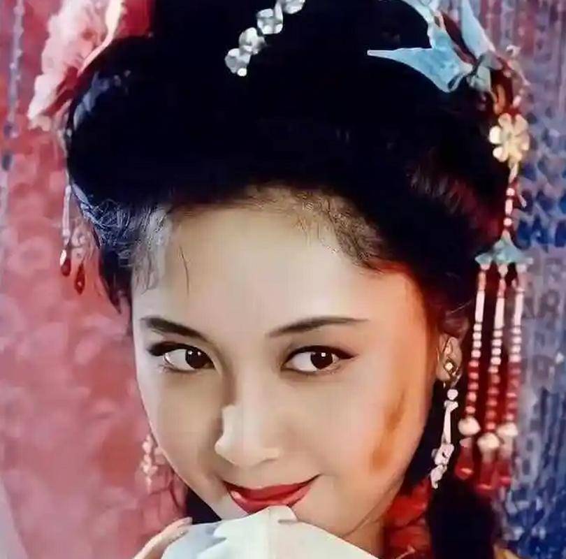 朱琳算不算顶级美女?对比赵丽颖后,答案自见分晓。