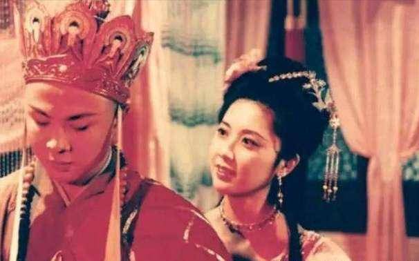 朱琳算不算顶级美女?对比赵丽颖后,答案自见分晓。