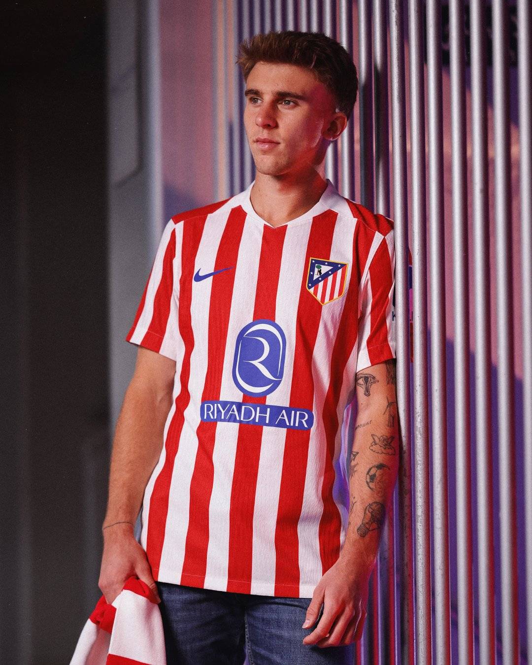 马德里竞技发布2025/26赛季全新主场球衣,采用复古设计