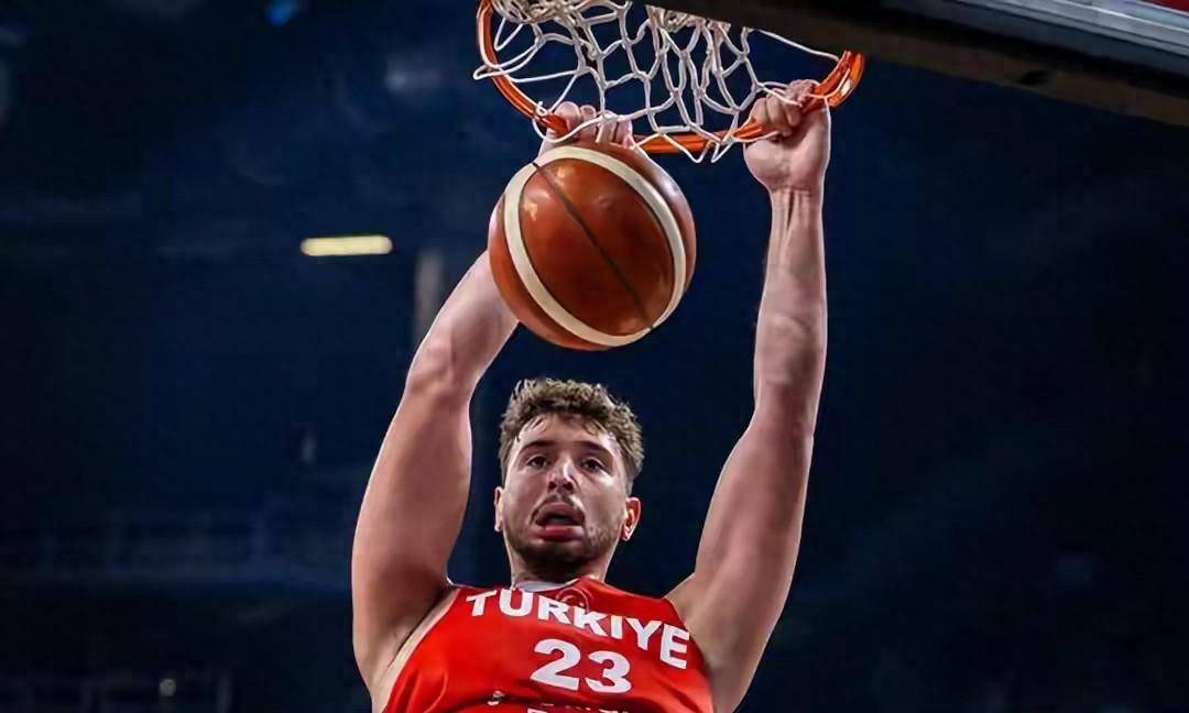 84-64!阿尔佩伦·申京助土耳其四连胜,新季或成火箭内线核心!