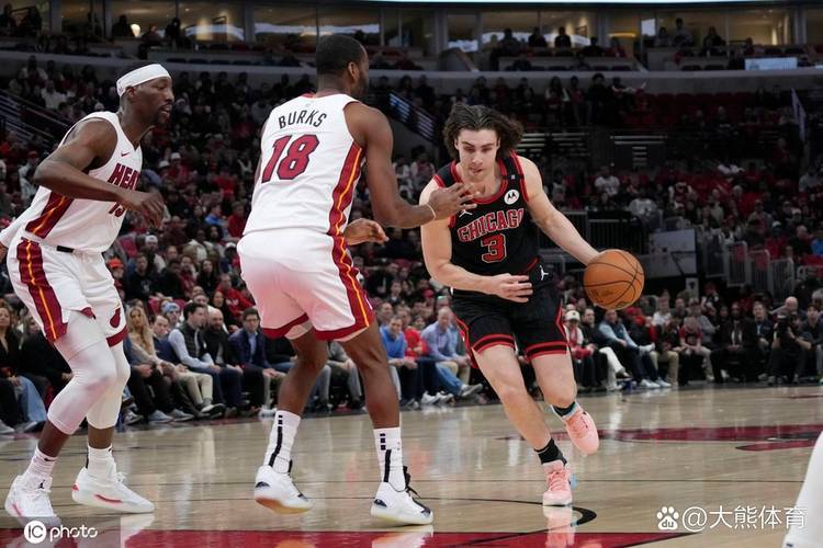 公牛力克热火,德罗赞关键开云中投制胜