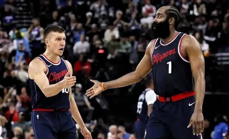 快船更衣室暗战!哈登笑称被博格丹逼下岗,保罗默默亮助攻数据