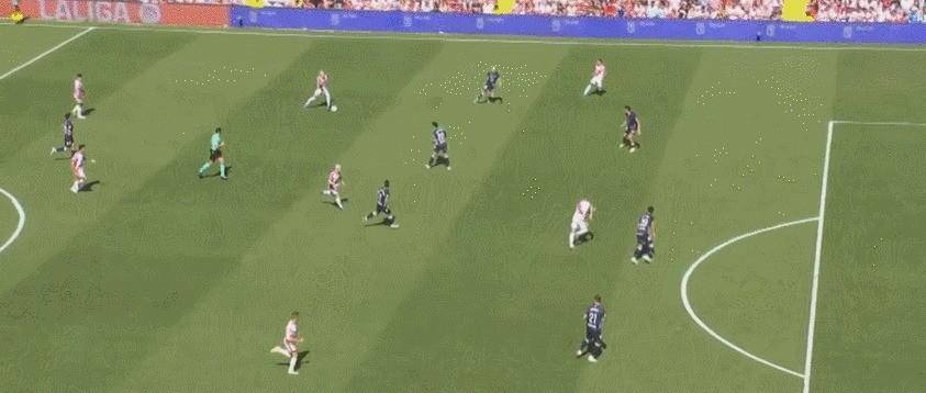 西甲皇马巴萨狂飙,马竞直接崩盘,一支升班马厉害了