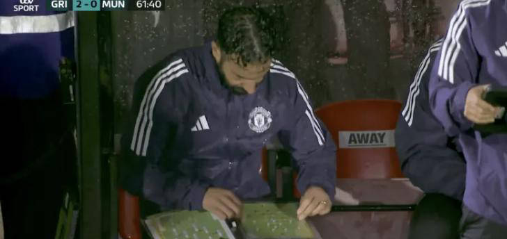 曼联开局惨淡，内讧升级，阿莫林下课成热门话题，球迷呼唤穆帅回归