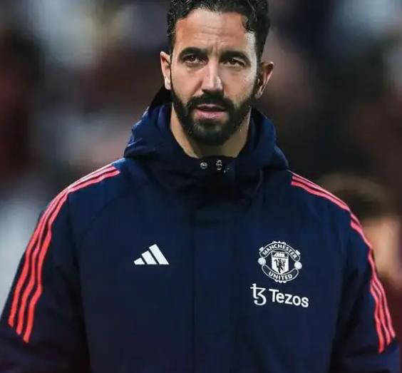 曼联开局惨淡，内讧升级，阿莫林下课成热门话题，球迷呼唤穆帅回归