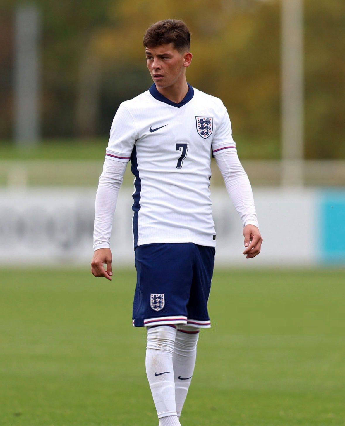 曼联谨慎对待青训新秀莱西，不急于提拔