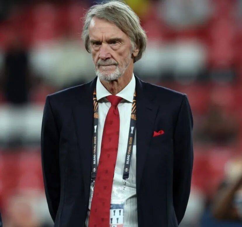 曼联颜面何在?青训教练洗装备、青训球员借装备