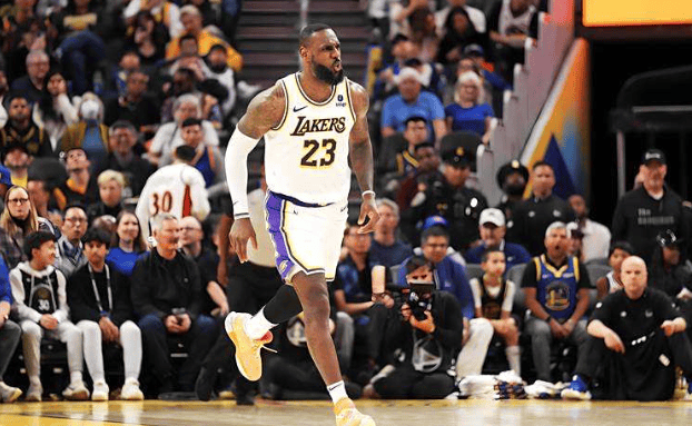 湖人两年4600万续约詹皇,附赠两“温情条款”促父子同台