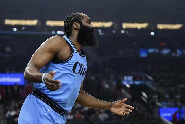 目前快船防守效率118.6 排名联盟第25