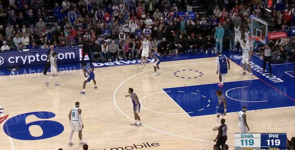 黄蜂险胜76人，三球关键投篮再遭质疑