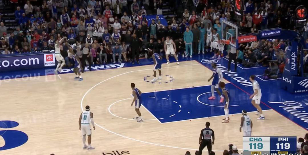 黄蜂险胜76人，三球关键投篮再遭质疑