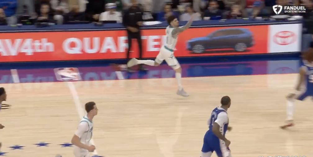 黄蜂险胜76人，三球关键投篮再遭质疑